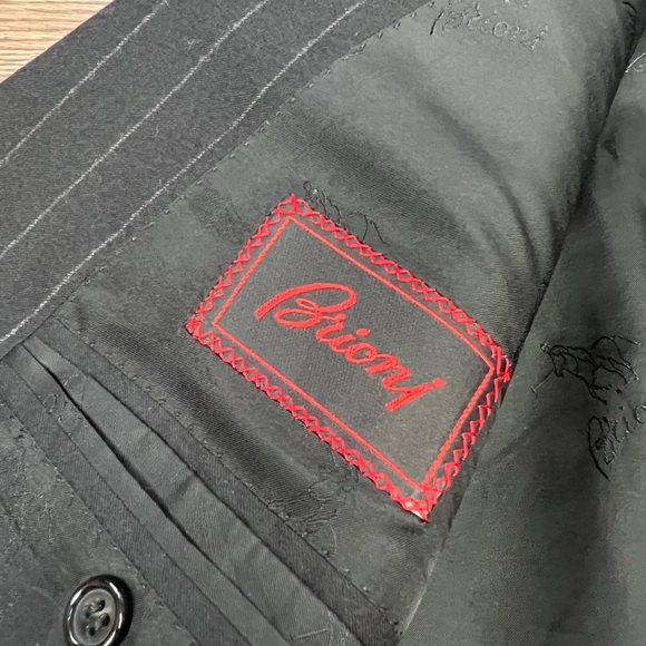 Brioni Black w/ White Pinstripe Super 150’s Suit 50L - Picture 8 of 9